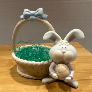 Vintage Easter 1986 George Good Ceramic White Bunny Rabbit Basket Figurine Decor